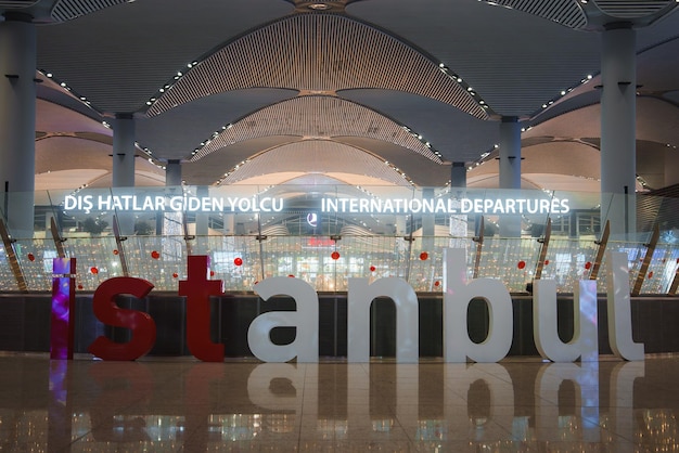 4 Ways to Get From Istanbul Airport to the City Center - Bus, Taxi, Metro