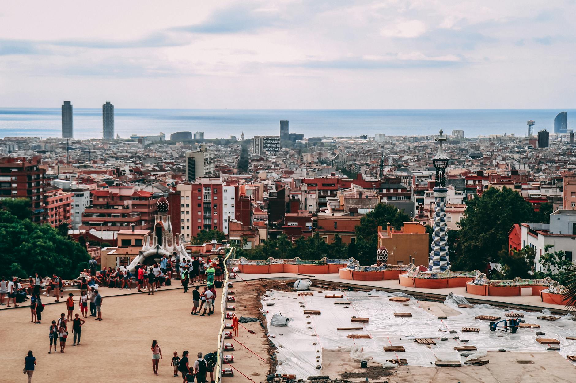 Barcelona raises nightly tourist fee to 10–15€: effects for travelers and drivers