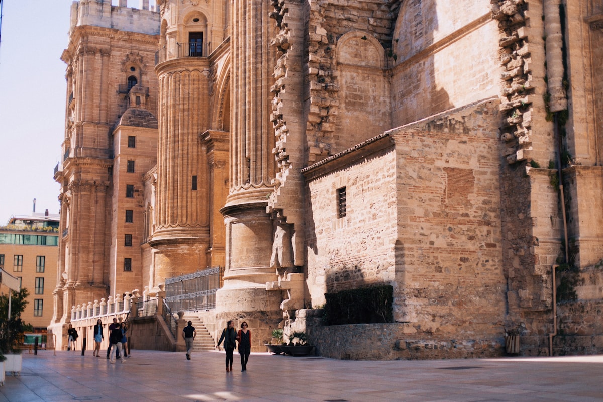 스페인 방문 최적기: 여행자를 위한 주요 인사이트