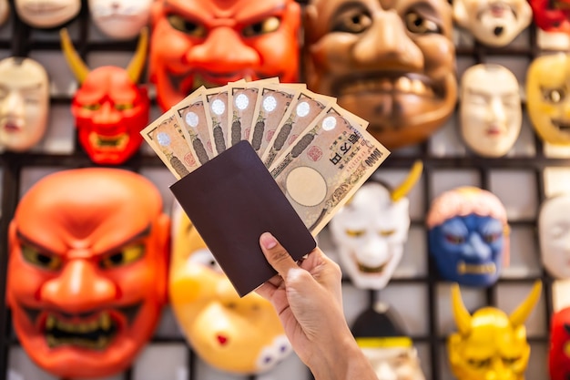China's New Tax Refund Strategy Encourages Tourists to Spend More