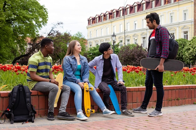 Carlton-Bolling-Schüler präsentieren animierte digitale Kunstwerke in der Schule