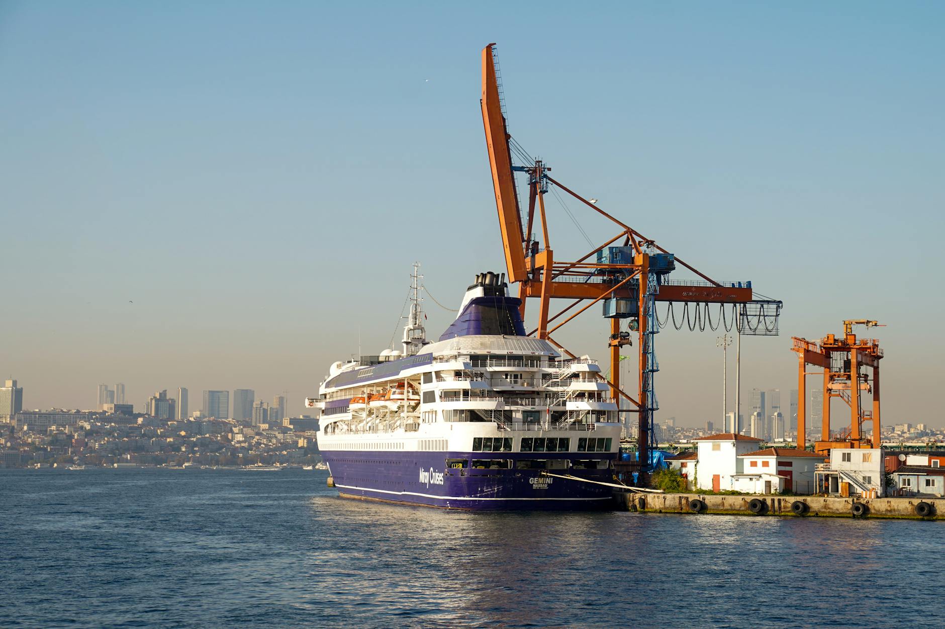 Dubai Cruise Transfers: Times, Tips & Taxi Costs