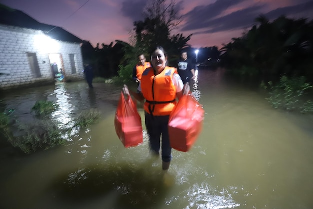 Torrential Rain and Floods Disrupt Edinburgh’s Travel Routes and Public Transport Services