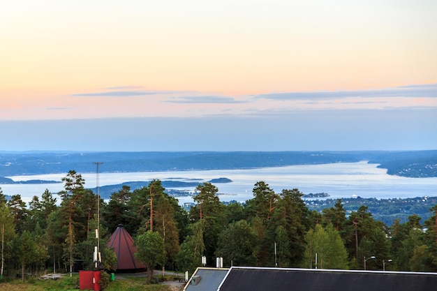Το Fairmont Pacific Rim σας προσκαλεί να ζήσετε την επαναπροσδιορισμένη εμπειρία της πολυτέλειας