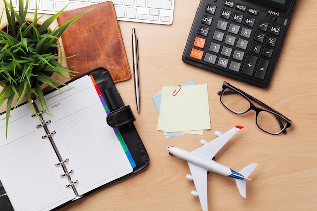 How Business Bookkeeping Services Aid Travel Companies in Managing Expenses