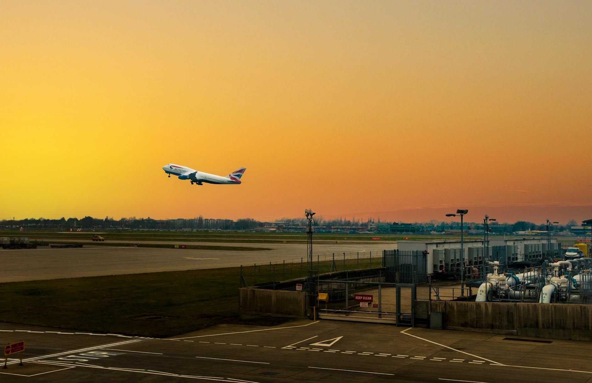 Heathrow Airport Taxi Service - Reliable 247 London Airport Transfers