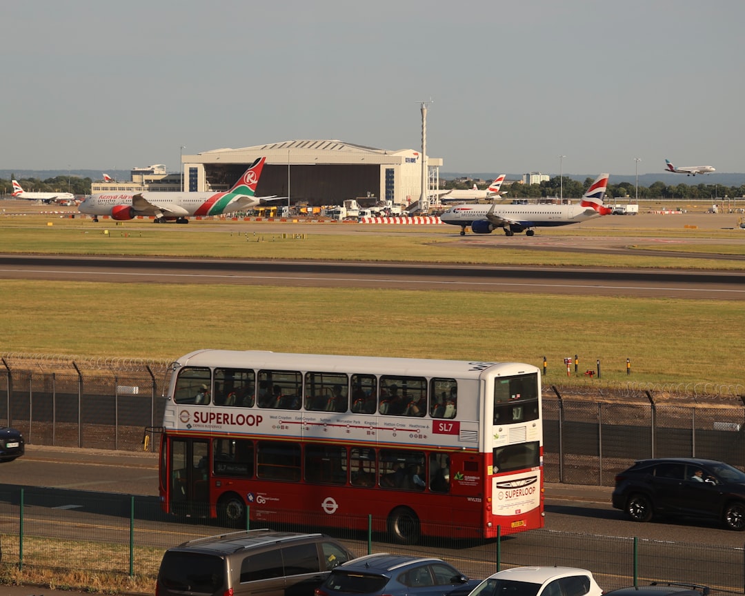 Heathrow Airport Taxi Service - Reliable Transfers & Easy Booking