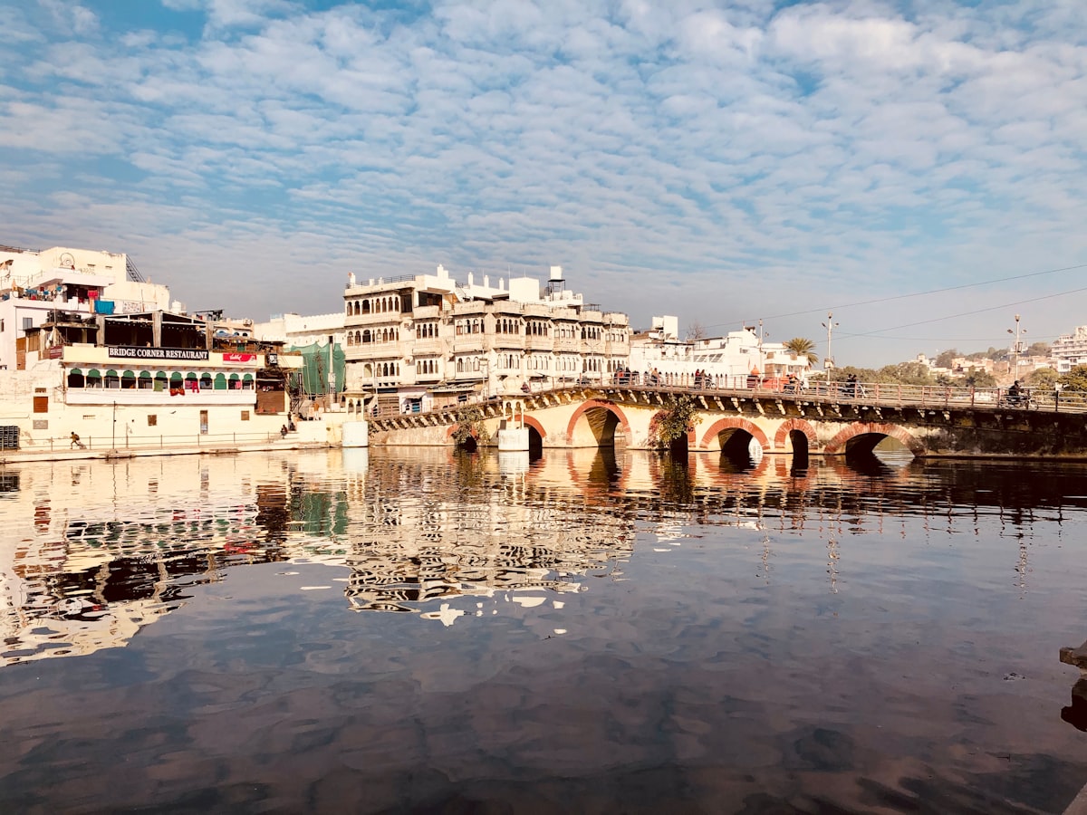 Holi bookings spike: Jaipur up 282% and Udaipur 233%—what it means for airport transfers and taxis