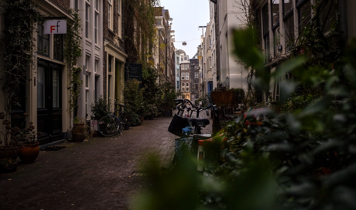 Holland Explήer - The Ultimate Dutch Travel Guide to Sights, Hidden Gems, and Local Experiences