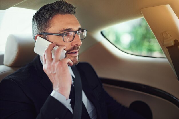 How to Contact Your Chauffeur - Quick and Reliable Ways to Reach Your Driver Anytime