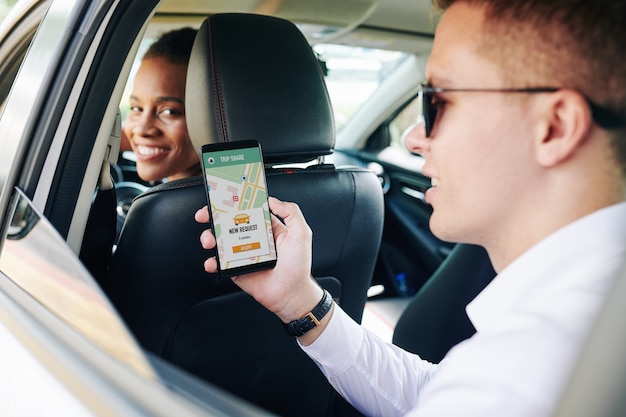 Like Uber, Two Other Apps Recruit Drivers to Provide Rides