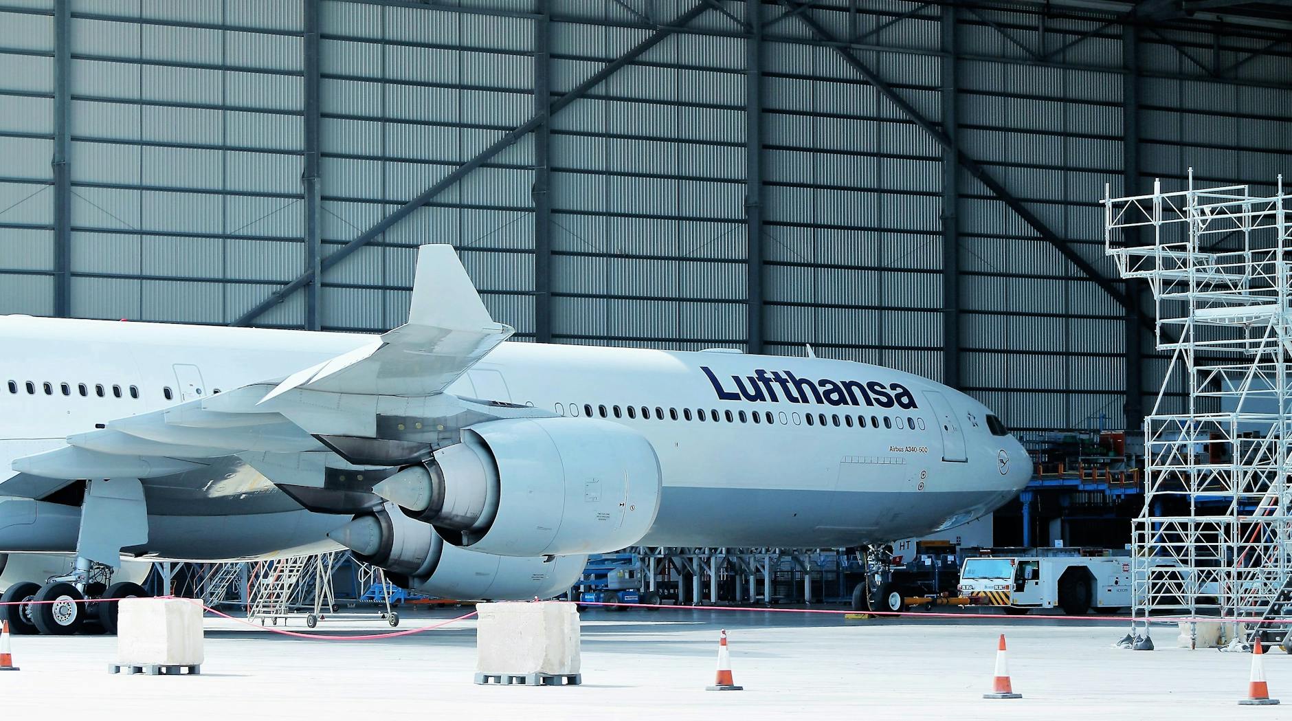 Lufthansa erzielt einen stärker als erwarteten Gewinn für 2025, während Kämpfe im Nahen Osten die Aussichten trüben
