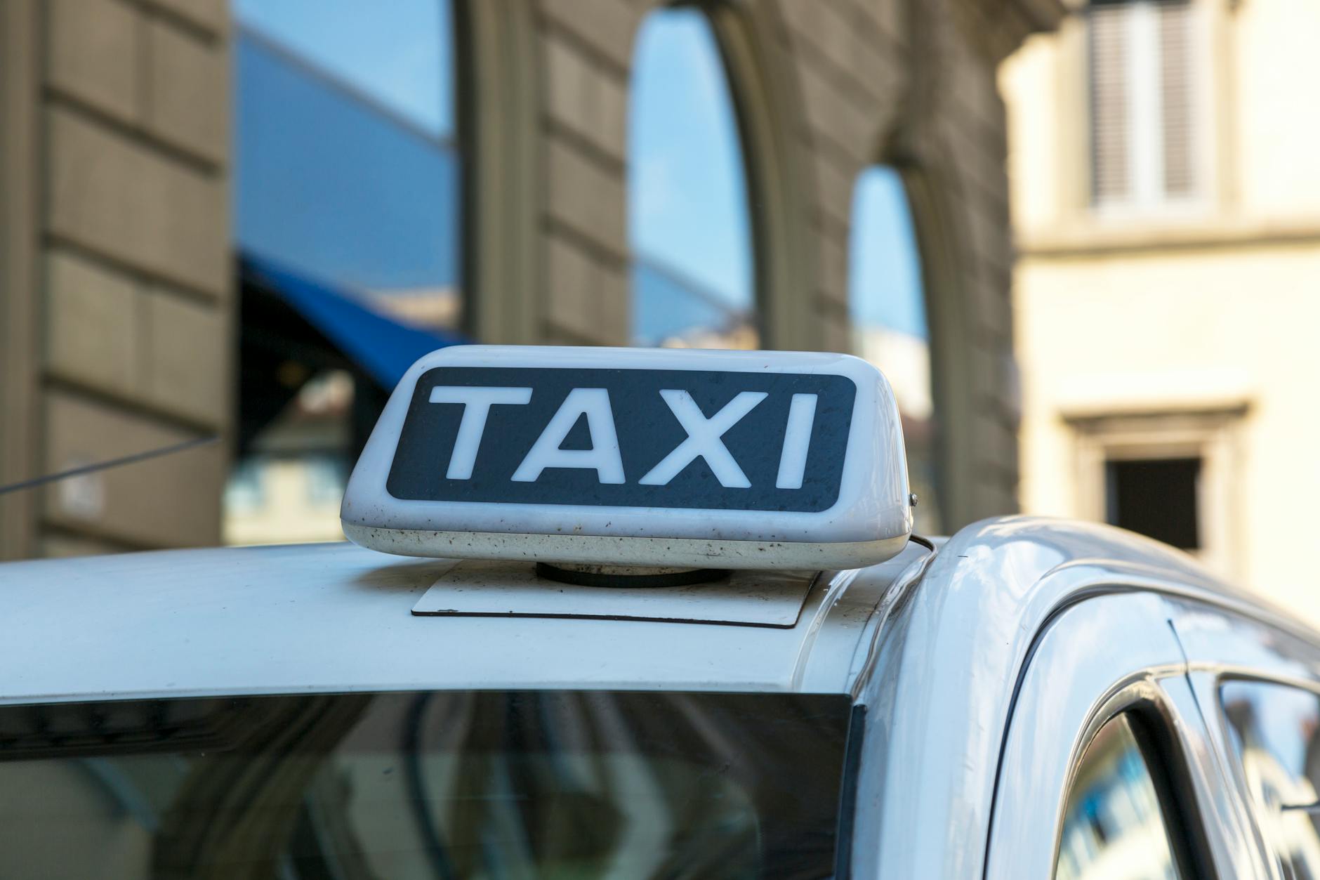 Milan Taxi Scams: Avoid Rip-offs!