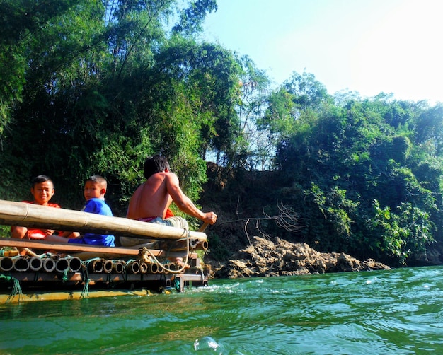 Panamkuzhy lanceert traditionele korakeltochten op de Periyar-rivier nabij Perumbavoor