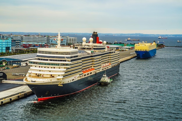 Круїзний лайнер Queen Elizabeth вирушає у сезонні аляскінські круїзи з Сіетла