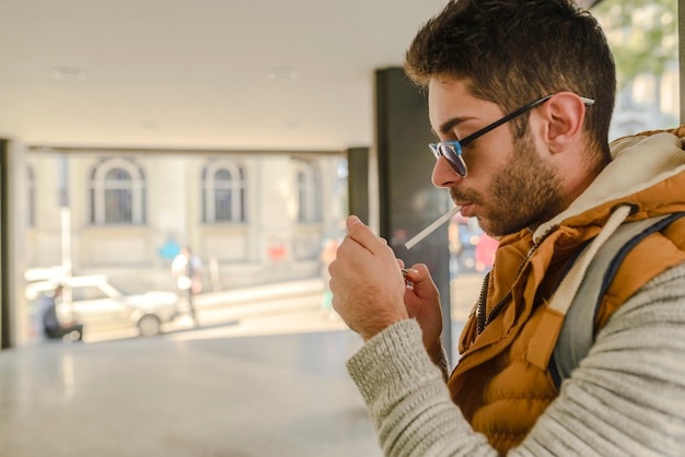Qué significan las nuevas regulaciones de España sobre el tabaco para los espacios al aire libre y los viajeros