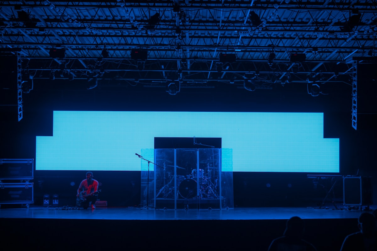 Den ultimata guiden till scendesign: Kreativa idéer för evenemangsscener, backdrops och mycket mer