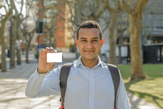 Student Cards - Your Guide to Student IDs, Discounts, και Perks