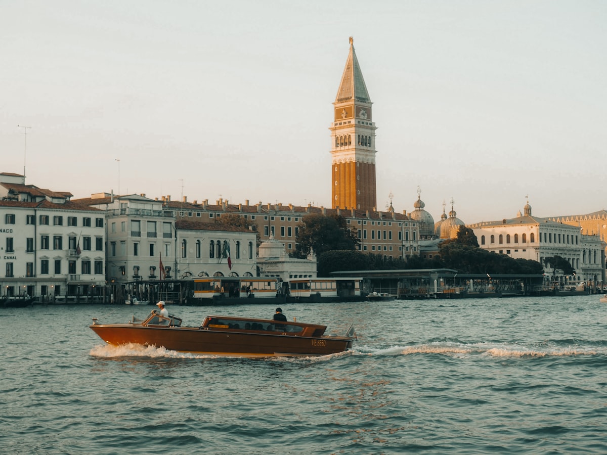 Taxi Transfers to and from Venice Marco Polo Airport | Fast & Reliable Service