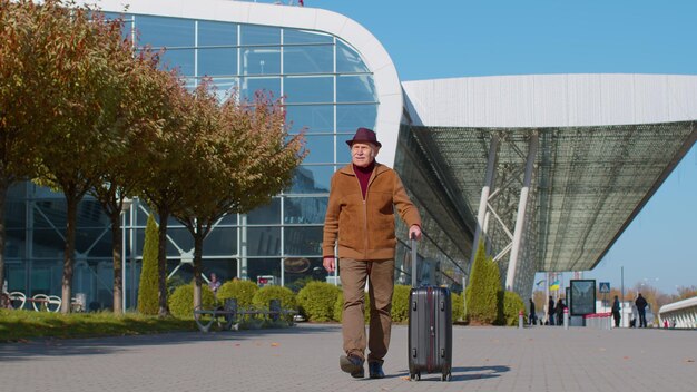 Top 5 Ways to Get from Tirana Airport to Vlore