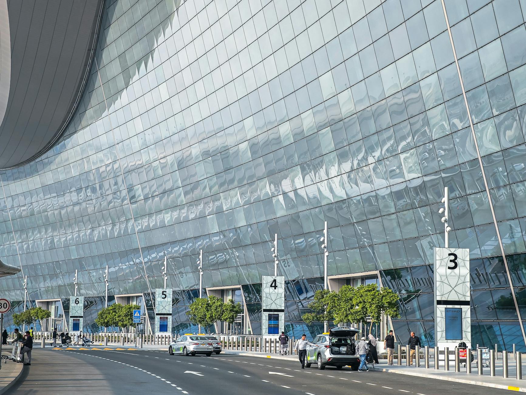 Train vs Taxi From Abu Dhabi Airport: Which is Best?
