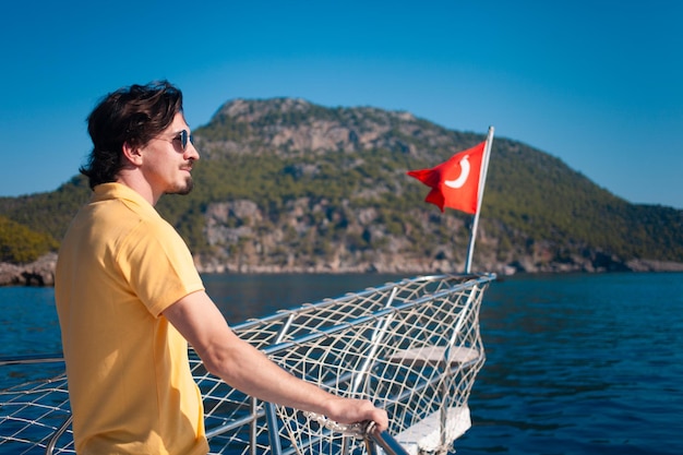 游览土耳其里拉:全面了解汇率和旅行提示