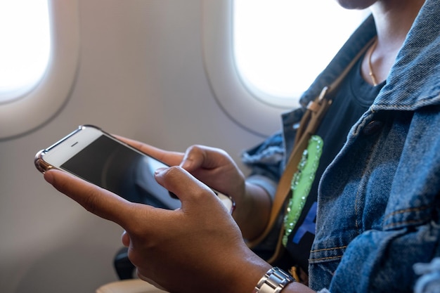 How United Airlines' Mobile App Enhancements Improve Travel with Real-Time Updates and Luggage Tracking