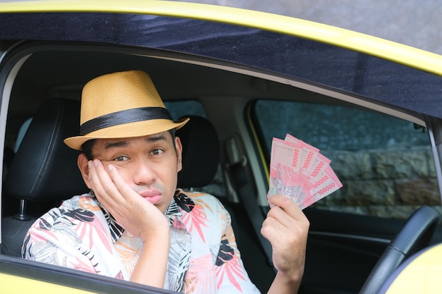 Ki finanszírozza az illegális járművezetők piacát az Egyesült Királyságban és az EU-ban?