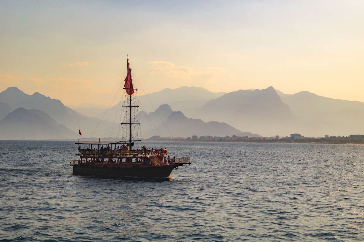 Yacht Charter in Antalya: What to Expect When You Book Through Limancepte