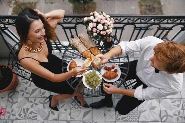 Photo moments and etiquette: capturing memories without distracting others