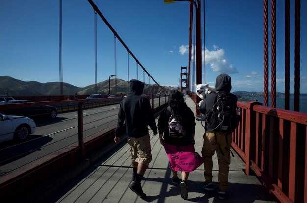 Staying connected: SIM cards, eSIMs, roaming, and Wi‑Fi options