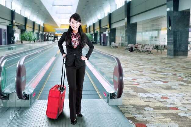 Tips to avoid scams, verify driver legitimacy, and manage luggage smoothly