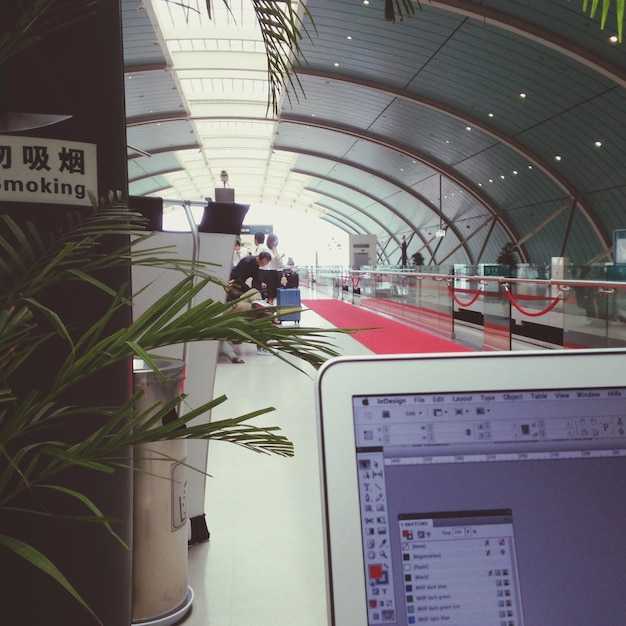 Where to Meet Arrivals: Terminal, Arrivals Hall, and Pickup Zones