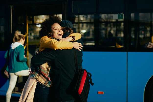 Boarding tips for families and travelers with luggage on the bus