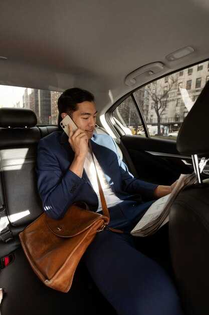 Transfers to City Center and Major Attractions: Best Routes, Travel Time, and Parking Tips