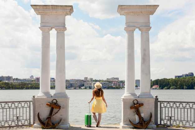 Nearby eateries and quick dining options