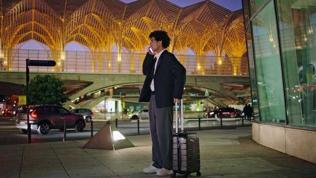 Opening Hours and Last-Minute Shopping Tips at DXB