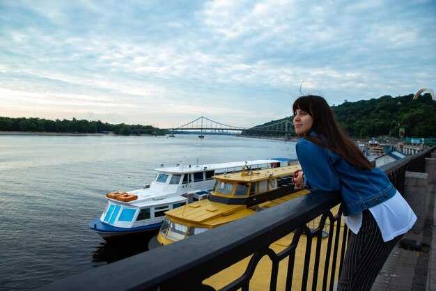 Which Danube cruise routes cover Budapest's top sights in one trip?