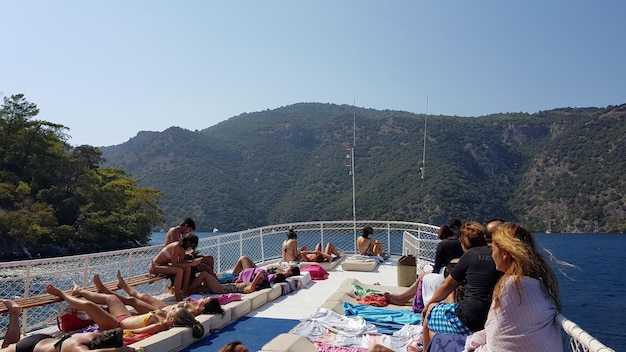 Daily sailings and route options