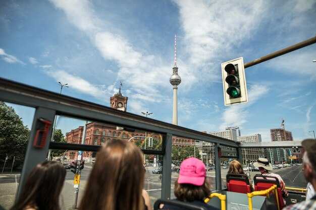 Alternative transfers and practical tips: taxis, shuttles, bus lines, and mobile apps