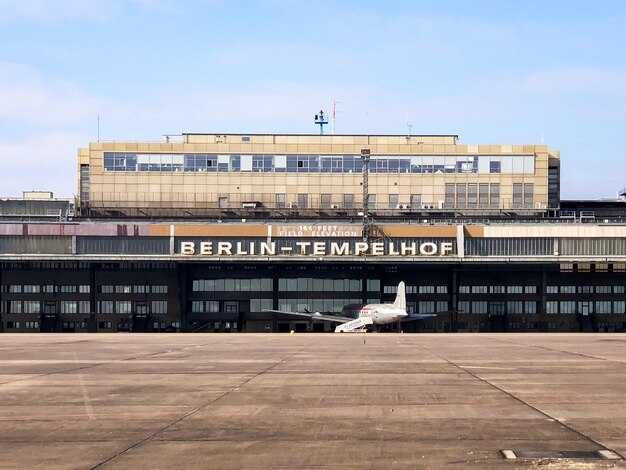 Why travelers choose BER to Dresden transfers: reliability, safety, multilingual support