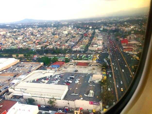 Taxi vs Ride-Share: Price, Wait Times, and How to Hire