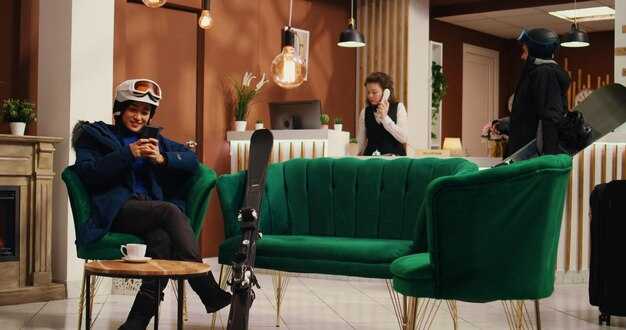 Food and beverage: dining options, inclusions, and quality inside Gatwick lounges