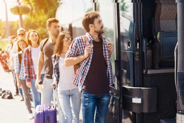 Timetable details: train frequency, first/last trains, and peak hours