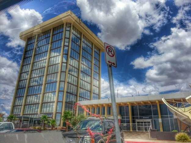 Shuttle Services, Public Transit, and Private Transfers to Beethoven Senfoni