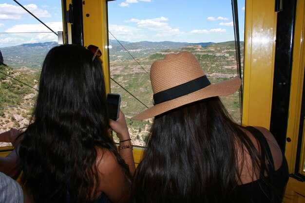 Scenic Rail Routes for Tourists: Colombo–Kandy, Kandy–Ella, and the Coastal Line