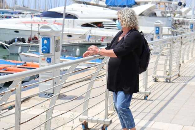 Bus travel from Athinios Port to Fira: routes, frequencies, and fares