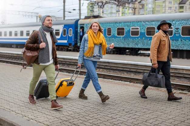 Boarding the FlughafenExpress (FEX) to Berlin Hauptbahnhof: Steps and Travel Time