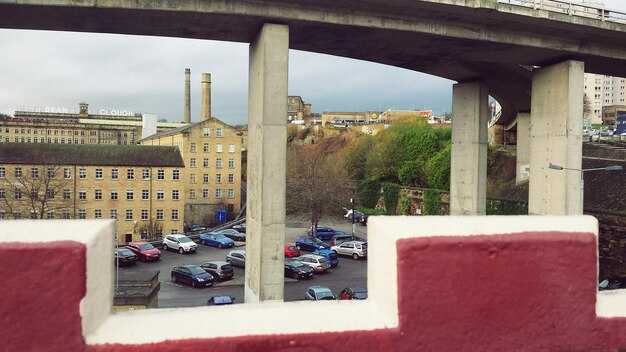 Driving from London to Stonehenge: route options, parking at the Stonehenge Visitor Centre, and tips