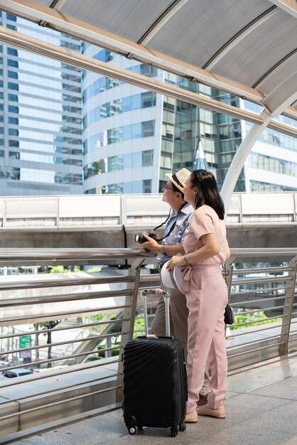 From Terminal 1 or Terminal 2 to the train platform: fastest routes